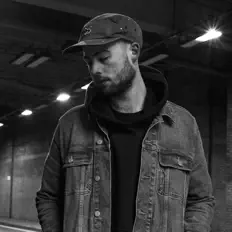 Posłuchaj wykonawcy Thread, obejrzyj teledyski, przeczytaj biografię, zobacz daty tras koncertowych i nie tylko!