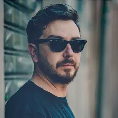 Escucha a Davide Borri, mira videos musicales, lee su biografía, consulta las fechas de las gira y más.