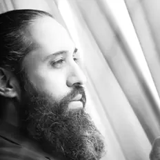 收听 Roozbeh Nematollahi、观看音乐视频、阅读小传、查看巡演日期等 ！