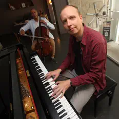 Écoutez Karolis Biveinis, regardez des vidéoclips, lisez la biographie, consultez les dates de tournée et plus encore !