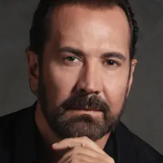 Poslechněte si interpreta Kıvanç Öner, sledujte hudební videa, přečtěte si životopis, podívejte se na data turné a další informace.