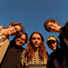 Ouça Bumblebee Saturday, assista a videoclipes, leia a biografia, veja as datas das turnês e mais!