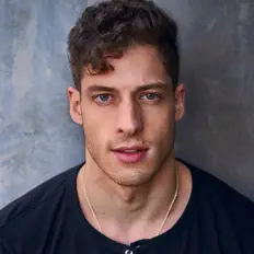 Ethan Kirschbaumを聴いたり、ミュージックビデオを鑑賞したり、経歴やツアー日程などを確認したりしましょう！