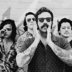 Madus सुनें, म्यूज़िक वीडियो देखें, बायो पढ़ें, दौरे की तारीखें और बहुत कुछ देखें!