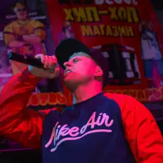 聆聽 Трипл Эй、觀看音樂影片、閱讀小傳、查看巡演日期等！