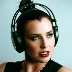 Ascolta Joanna Jones, guarda video musicali, leggi la biografia, vedi le date del tour & altro!