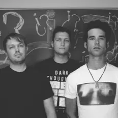 Moldy Roses सुनें, म्यूज़िक वीडियो देखें, बायो पढ़ें, दौरे की तारीखें और बहुत कुछ देखें!