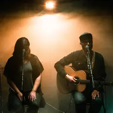 收听 the halls、观看音乐视频、阅读小传、查看巡演日期等 ！