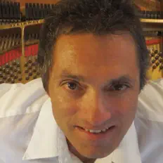 Christopher Boscoleを聴いたり、ミュージックビデオを鑑賞したり、経歴やツアー日程などを確認したりしましょう！