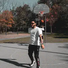 Dengarkan Fetro, tonton video musik, baca bio, lihat tanggal tur & lainnya!