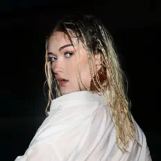 Escucha a Helly, mira videos musicales, lee su biografía, consulta las fechas de las gira y más.