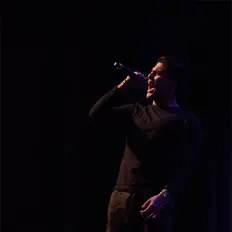 Escucha a Valdespino, mira videos musicales, lee su biografía, consulta las fechas de las gira y más.