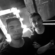 聆聽 Love & Other Drugs、觀看音樂影片、閱讀小傳、查看巡演日期等！