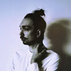 聆聽 Timothy、觀看音樂影片、閱讀小傳、查看巡演日期等！