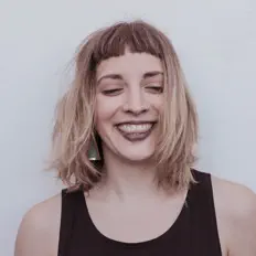 Flor Sweet dinle, müzik videolarını izle, biyografisini oku, tur tarihlerini ve daha fazlasını gör!