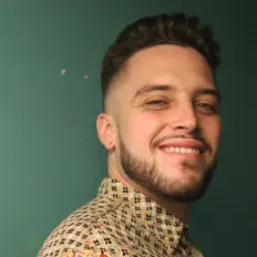 Poslechněte si interpreta Anti-Muse, sledujte hudební videa, přečtěte si životopis, podívejte se na data turné a další informace.
