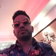 Dengarkan Me Amor, tonton video musik, baca bio, lihat tanggal tur & lainnya!