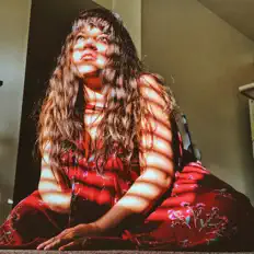 Escucha a Leslie, mira vídeos musicales, lee la biografía, consulta fechas de giras y mucho más.