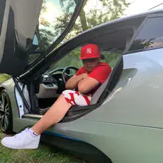收听 Jayysmoove、观看音乐视频、阅读小传、查看巡演日期等 ！