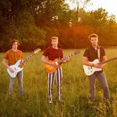 Templeton Rose dinle, müzik videolarını izle, biyografisini oku, tur tarihlerini ve daha fazlasını gör!