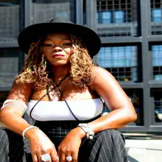 Escucha a Schantel Thomas, mira vídeos musicales, lee la biografía, consulta fechas de giras y mucho más.