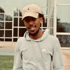 D-Hend을(를) 듣고, 뮤직 비디오를 보고, 약력을 읽고, 투어 일정 등을 확인하세요!