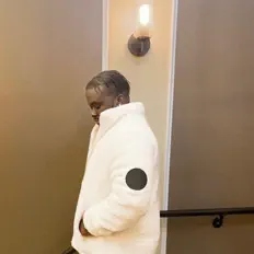 Poslechněte si interpreta DON IZI, sledujte hudební videa, přečtěte si životopis, podívejte se na data turné a další informace.