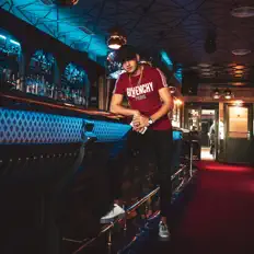 ariion을(를) 듣고, 뮤직 비디오를 보고, 약력을 읽고, 투어 일정 등을 확인하세요!