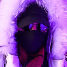 Hör dir Fantôme an, schau dir Musikvideos an, lies die Biografie, finde Tourdaten und mehr!