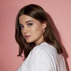 聆聽 MERLICH、觀看音樂影片、閱讀小傳、查看巡演日期等！