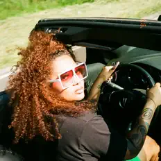 Dirtyd सुनें, म्यूज़िक वीडियो देखें, बायो पढ़ें, दौरे की तारीखें और बहुत कुछ देखें!