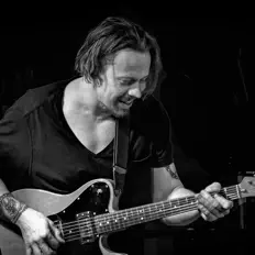 聆聽 Varre Vartiainen、觀看音樂影片、閱讀小傳、查看巡演日期等！