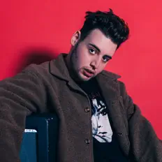 聆聽 Safari、觀看音樂影片、閱讀小傳、查看巡演日期等！