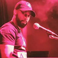 Ascolta Dj Starr Skywalka, guarda video musicali, leggi la biografia, vedi le date del tour & altro!