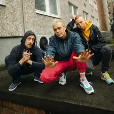 Ouve Ostberlin Androgyn, vê vídeos de música, lê a biografia, vê as datas da digressão e muito mais!