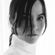 Adriana Lopezを聴いたり、ミュージックビデオを鑑賞したり、経歴やツアー日程などを確認したりしましょう！