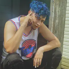 收听 Darnell、观看音乐视频、阅读小传、查看巡演日期等 ！