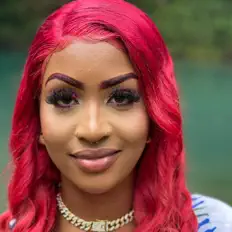 Dee Officialを聴いたり、ミュージックビデオを鑑賞したり、経歴やツアー日程などを確認したりしましょう！