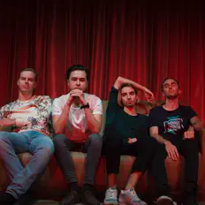 Ouve Эйприл О'Нил, vê vídeos de música, lê a biografia, vê as datas da digressão e muito mais!