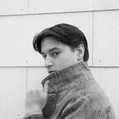 Jake Budkeを聴いたり、ミュージックビデオを鑑賞したり、経歴やツアー日程などを確認したりしましょう！