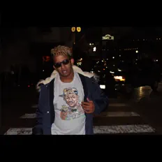 Ouça Half Deaf, assista a videoclipes, leia a biografia, veja as datas das turnês e mais!