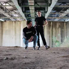 Weathering dinle, müzik videolarını izle, biyografisini oku, tur tarihlerini ve daha fazlasını gör!