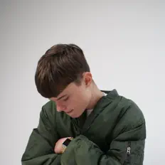 Escucha a Holydesh, mira videos musicales, lee su biografía, consulta las fechas de las gira y más.