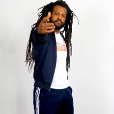 B Green सुनें, म्यूज़िक वीडियो देखें, बायो पढ़ें, दौरे की तारीखें और बहुत कुछ देखें!