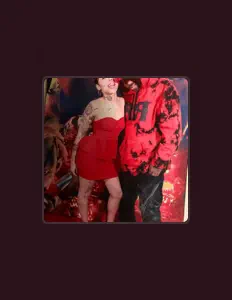 Dengarkan Viggie Versace, tonton video musik, baca bio, lihat tanggal tur & lainnya!