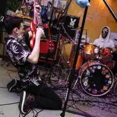 Ακούστε περιεχόμενο από Reasco, παρακολουθήστε μουσικά βίντεο, διαβάστε το βιογραφικό, δείτε ημερομηνίες περιοδείας, και πολλά ακόμη!