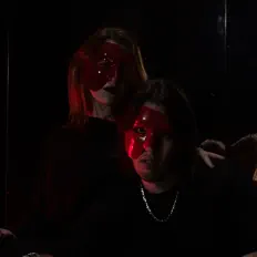 收听 Noble Sin、观看音乐视频、阅读小传、查看巡演日期等 ！