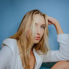 Listen to Luna May, watch music videos, read bio, see tour dates & more!