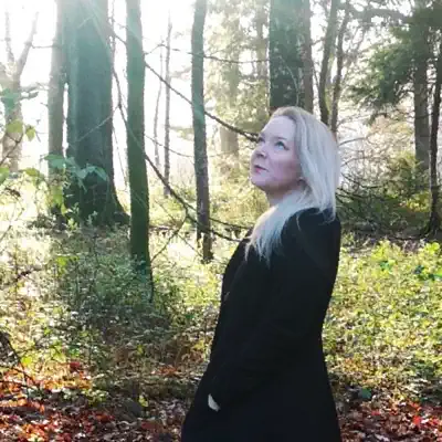 Listen to Iona James, watch music videos, read bio, see tour dates & more!