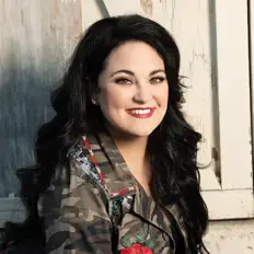 Lizzy Longを聴いたり、ミュージックビデオを鑑賞したり、経歴やツアー日程などを確認したりしましょう！